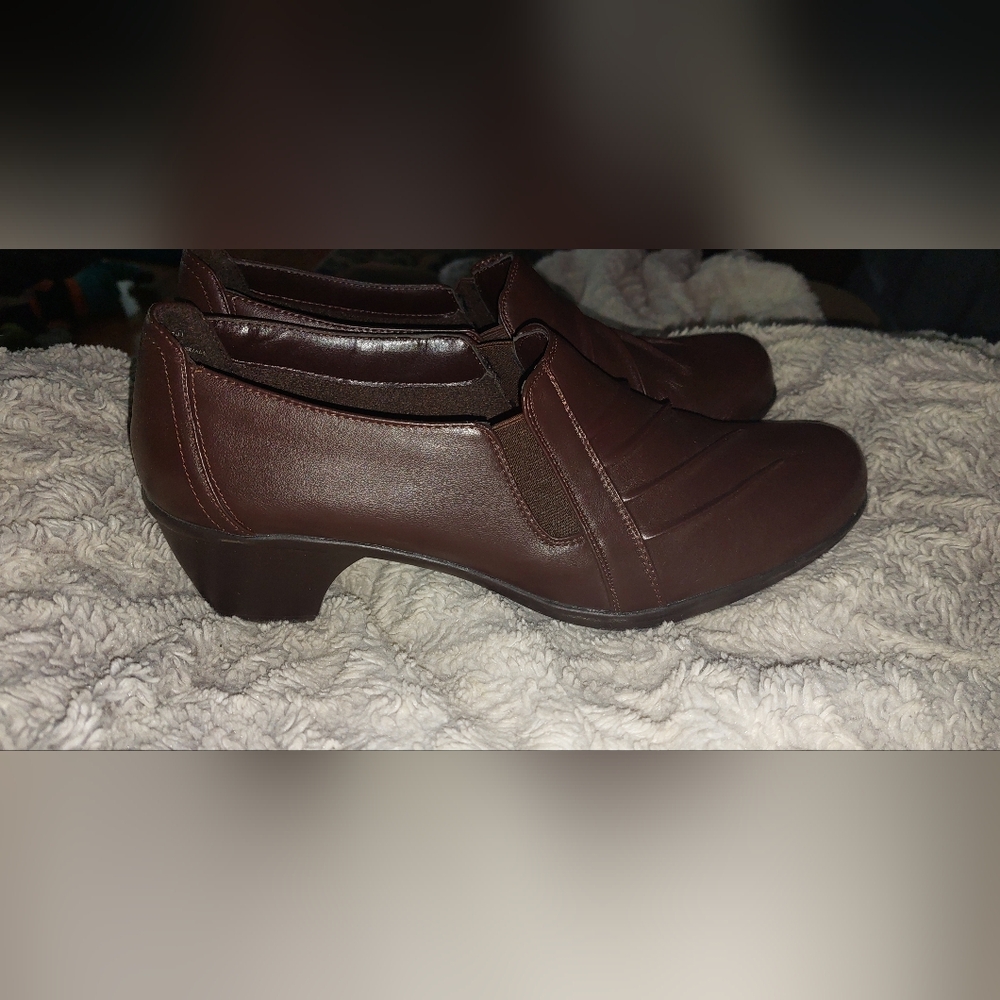 Air walk women's Brown shoes NWT never worn. Size 12M with 2 inch heel. - Picture 6 of 7